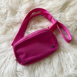 Lululemon Everywhere Crossbody Bag Sonic Pink